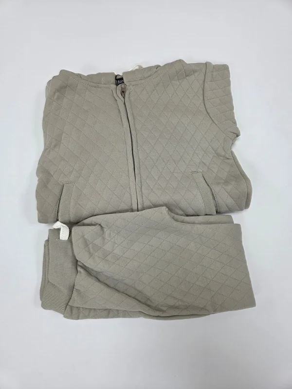 חליפת קווילט עם קפוצ';ון ורוכסן - בנים